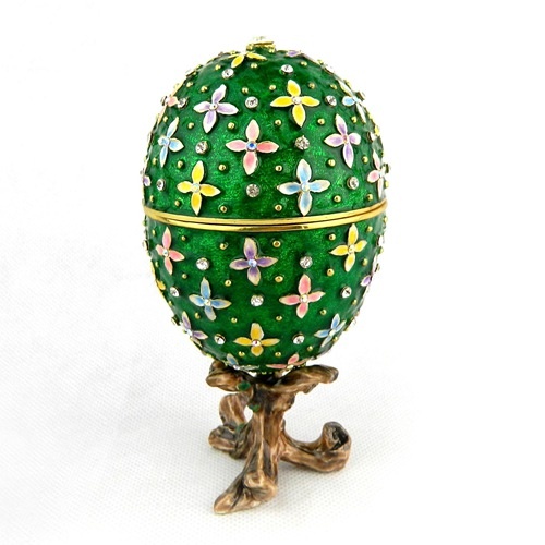 Vintage jewelry box/Egg trinket box