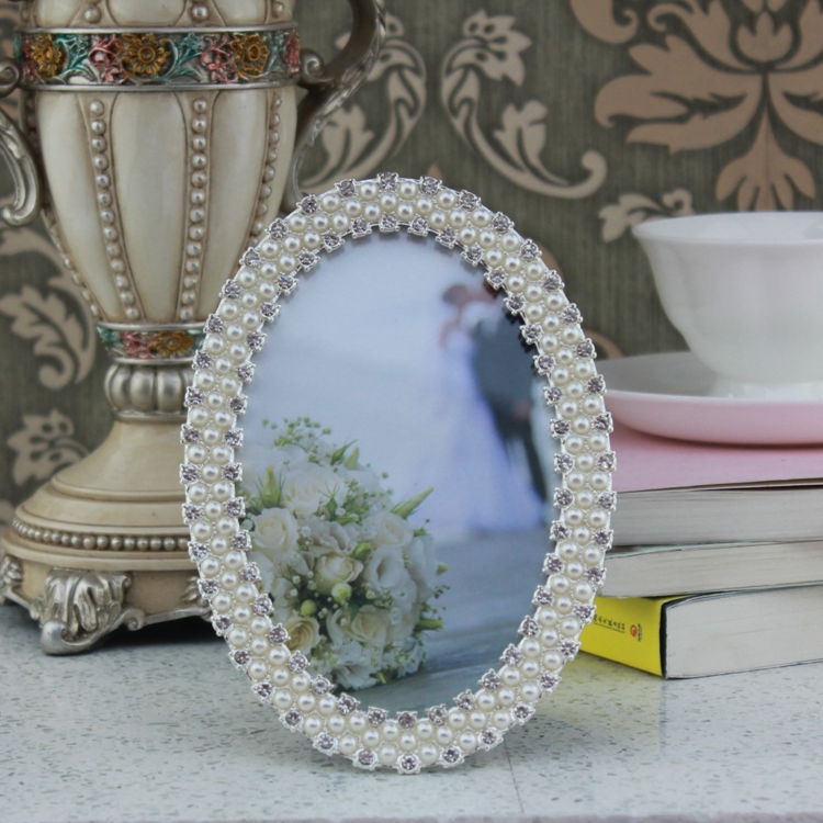 Oval die casting photo frames with pearls and crystals