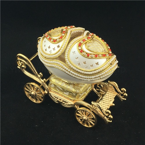 Music box romantic wedding carriage