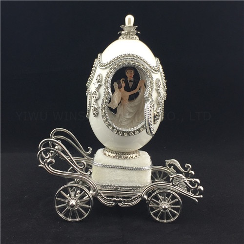 Elegant gift/carriage romantic wedding music box