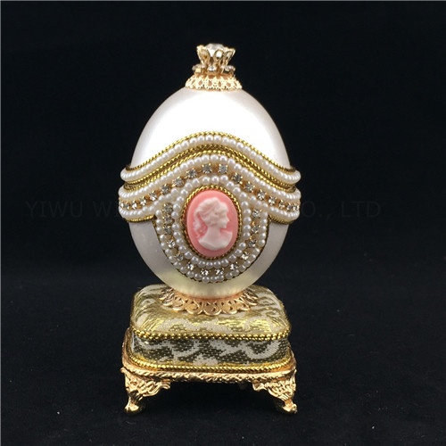 Goose egg music box/Pearl figurine jewelry trinket box