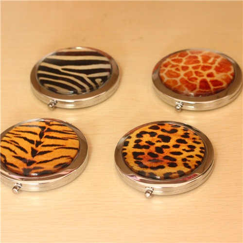 Leopard style compact mirror