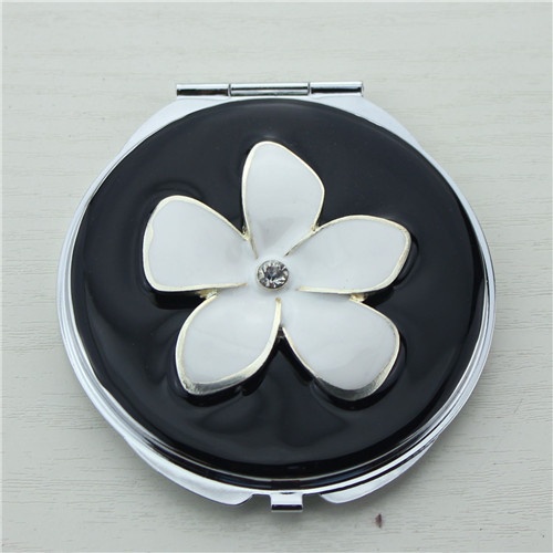 Compact mirror as gifts for mom