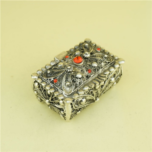Metal trinket box / Antique jewelry box